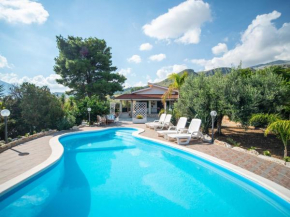 Отель Villa in Castellammare del Golfo with private pool, Кастелламмаре Дель Гольфо
